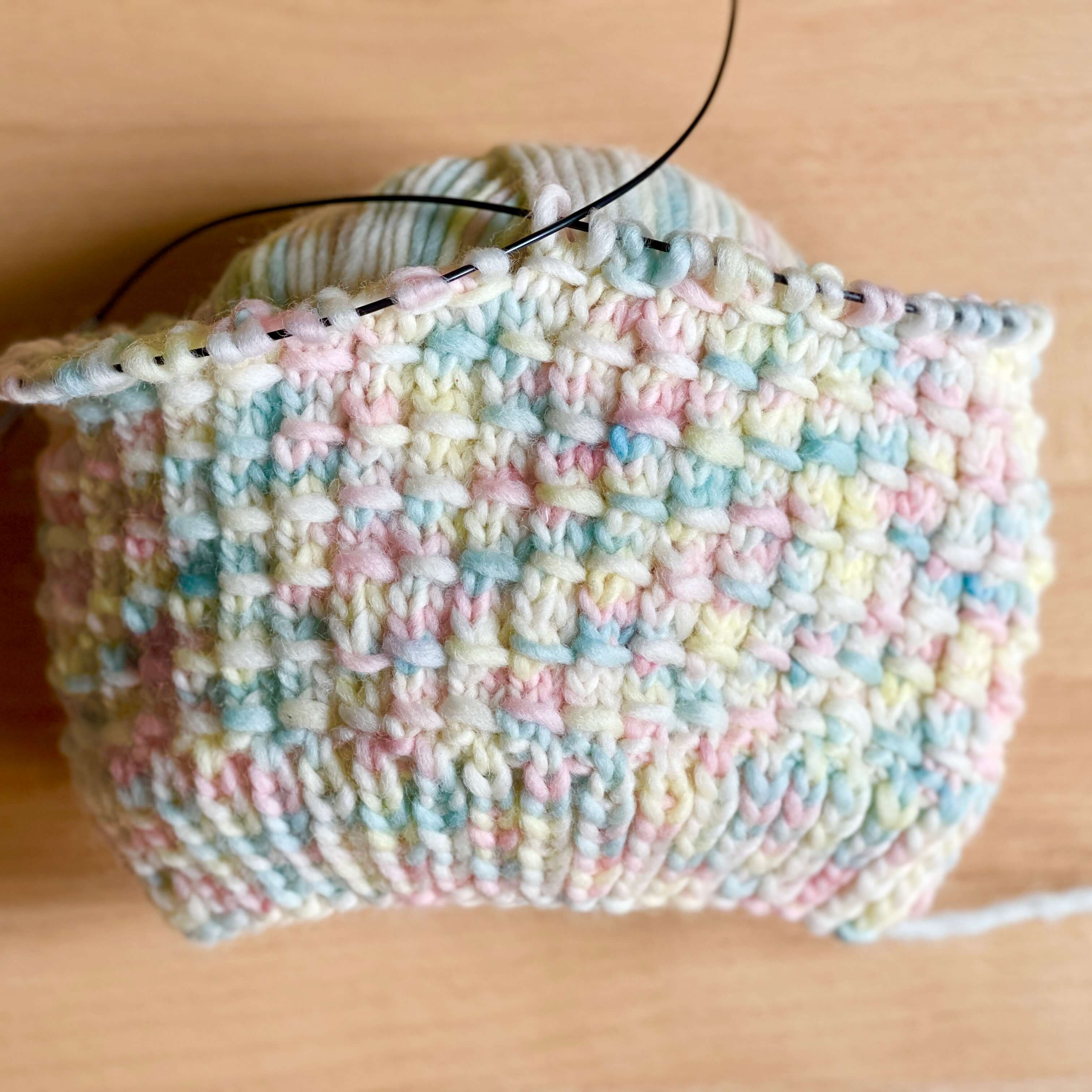 Pletená čepice z vlny The Petite Wool – Marsmallow